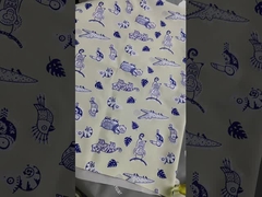 92% polyester, 8% spandex, 165 gram, gedrukt stof dat van kleur verandert bij blootstelling aan water